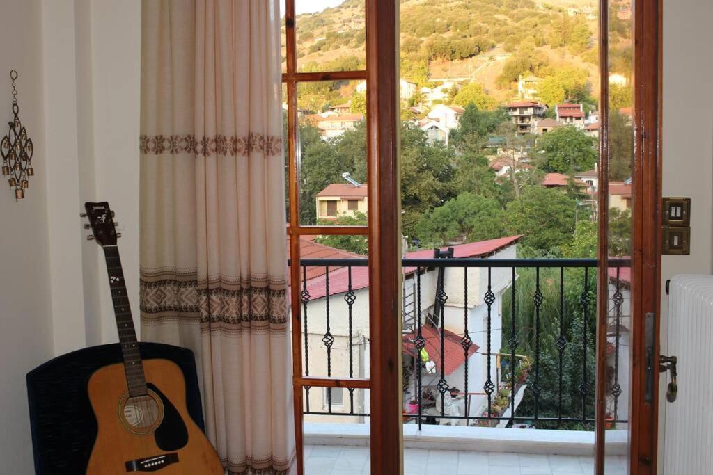 Velia Guesthouse 卡拉维塔 外观 照片